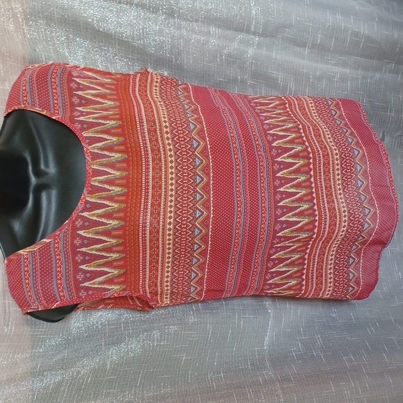Earthbound Sleeveless tank top, slightly sheer, cool, hi/low hem - Picture 1 of 4